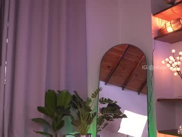 webcam girl nicdani_1 live cam image #11518581