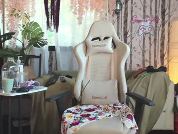 webcam girl juliette_garden live cam image #9386318