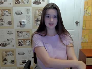 webcam girl emmika_ live cam image #2541144