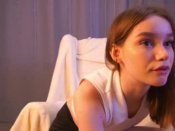 webcam girl harrieteasley live cam image #11933721