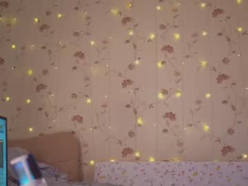 webcam girl tiny_miracle live cam image #9018704