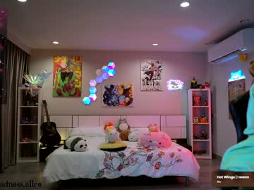 webcam girl madnessalise live cam image #10059675
