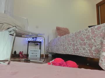 webcam girl angel_danm_milf live cam image #5840234