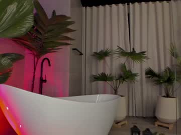 webcam girl melaniewood live cam image #9200855
