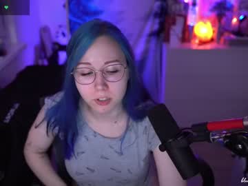 webcam girl blue_mooncat live cam image #6877699