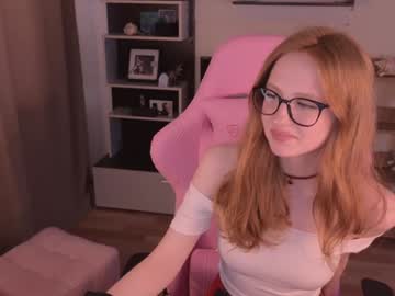 webcam girl plastic_beach live cam image #9929067