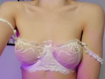 webcam girl lucie_beltran live cam image #4197433
