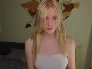 webcam girl wildadearborn live cam image #11943401