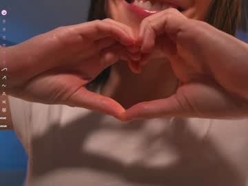 webcam girl lucie_beltran live cam image #12616845