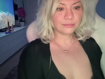 webcam girl kiradivine live cam image #12484027