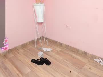 webcam girl cutee_world live cam image #11718325
