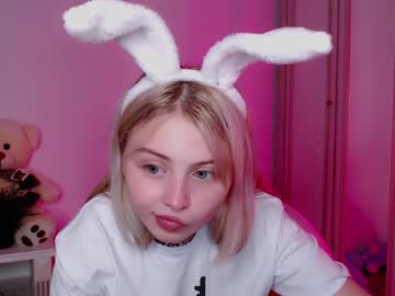 webcam girl shy_blondiee live cam image #5007944