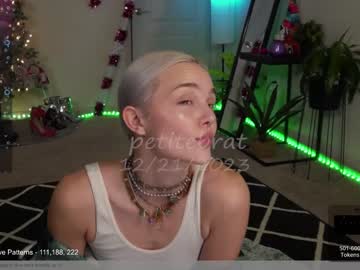 webcam girl petitebrat live cam image #8003051