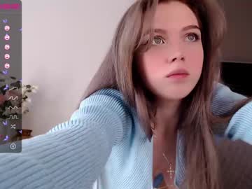 webcam girl small_blondee live cam image #2419252