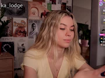 webcam girl nika_lodge live cam image #12530476