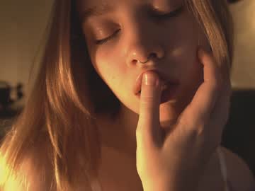 webcam girl bibi_it_is live cam image #2809040