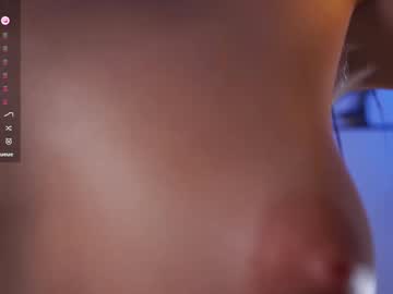 webcam girl lucie_beltran live cam image #11065139