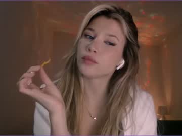 webcam girl bitter_moon live cam image #4359464