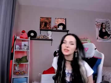 webcam girl vivian_qwerty live cam image #12041155