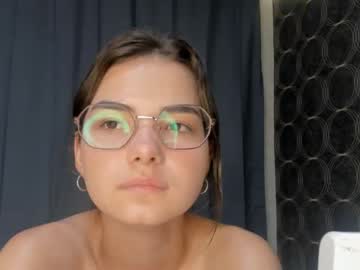 webcam girl laurawhitea live cam image #7182487