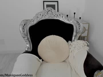 webcam girl moniqueeass live cam image #7199526