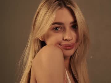 webcam girl cuteelsa_ live cam image #6534698
