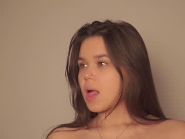 webcam girl helenmoors live cam image #5510565