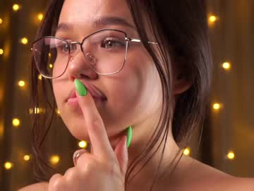 webcam girl helenmoors live cam image #5894568