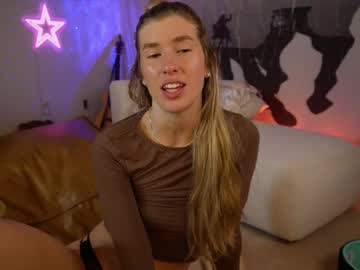 webcam girl lucy_gooosey live cam image #12075026