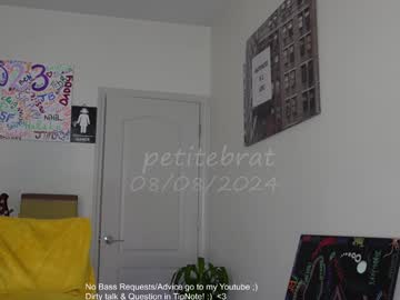 webcam girl petitebrat live cam image #10166501