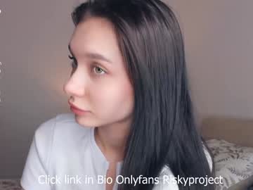 webcam girl riskyproject live cam image #12845587