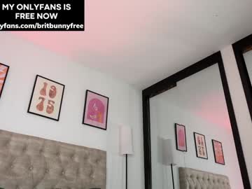 webcam girl camilitasu live cam image #11608379