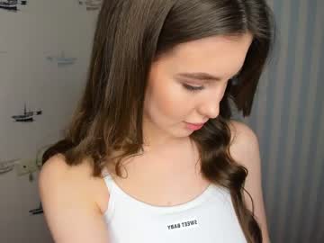 webcam girl moree_me live cam image #7049122