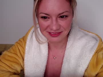 webcam girl kiradivine live cam image #2184621