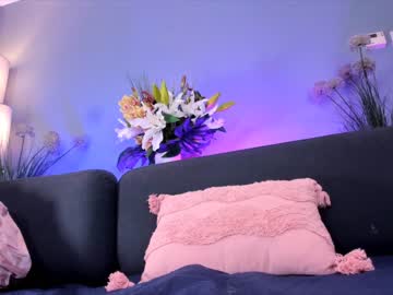 webcam girl littlee33 live cam image #5322165