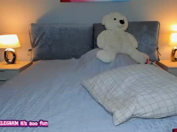 webcam girl your__voice live cam image #2540525