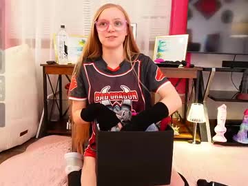 webcam girl emmasky69 live cam image #11889666