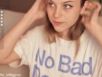 webcam girl mia_milagros live cam image #6954136