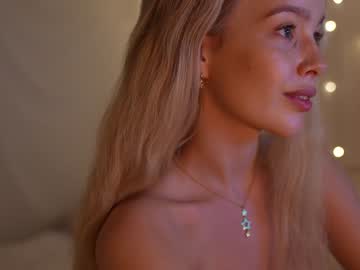 webcam girl mother__of__dragons live cam image #9487744