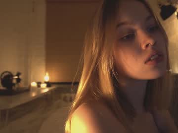 webcam girl bibi_it_is live cam image #4042681