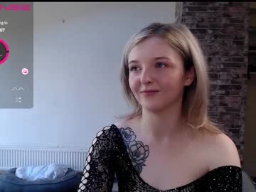 webcam girl lucydelovely live cam image #6766370