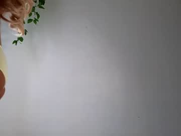 webcam girl littlegreekflower live cam image #8023001