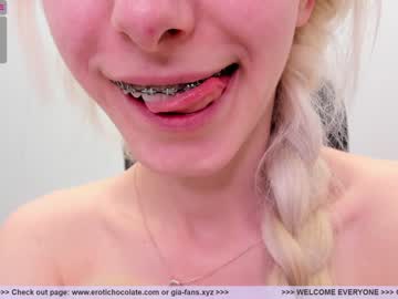 webcam girl girl_i_am live cam image #2353735