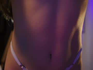 webcam girl lucie_beltran live cam image #10088631