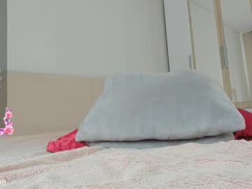 webcam girl sweety_vikky live cam image #12620296