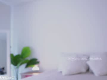 webcam girl annie_dreams live cam image #12792346