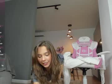 webcam girl amilia4u live cam image #13022224