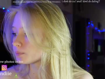 webcam girl bestblondiiecb live cam image #5779330