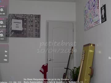 webcam girl petitebrat live cam image #10723935