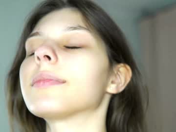 webcam girl peek_in_my_window live cam image #9888331